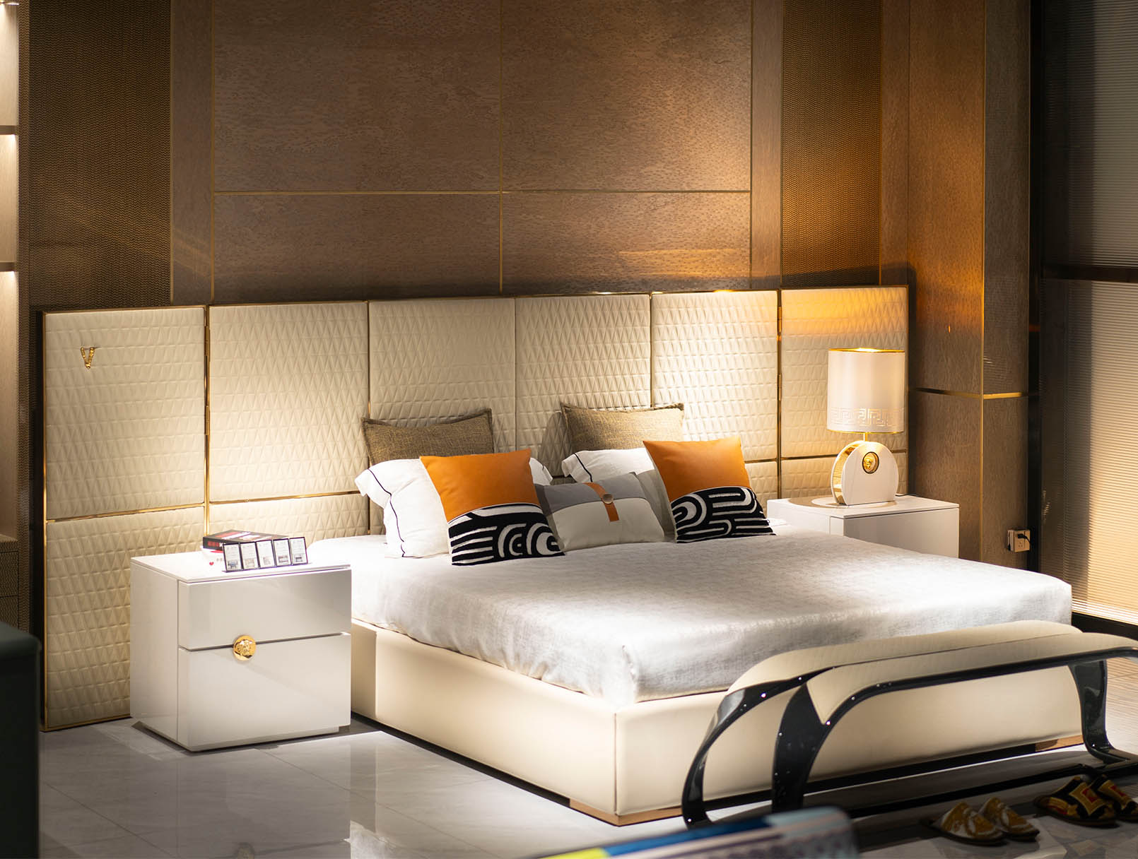Now V-Wide Bed