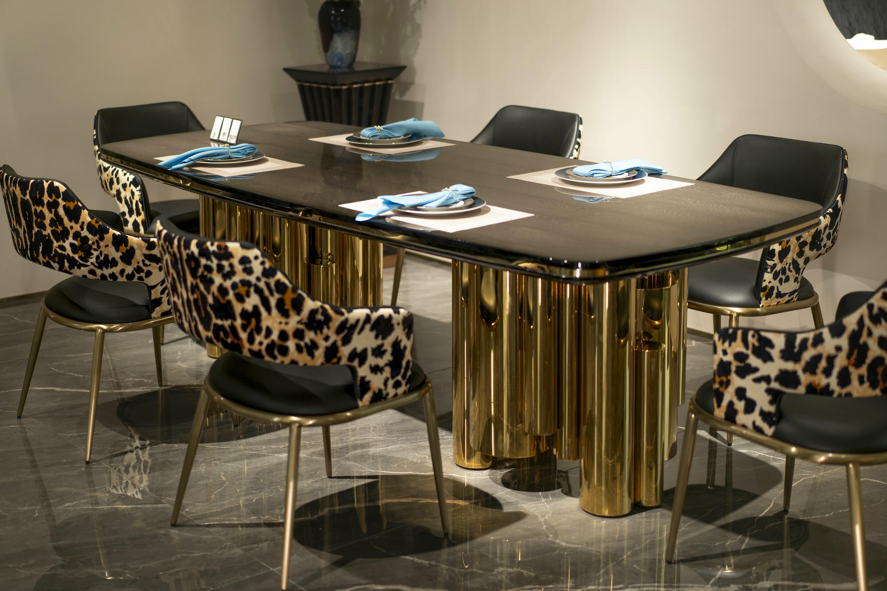 Raglan Dining Table