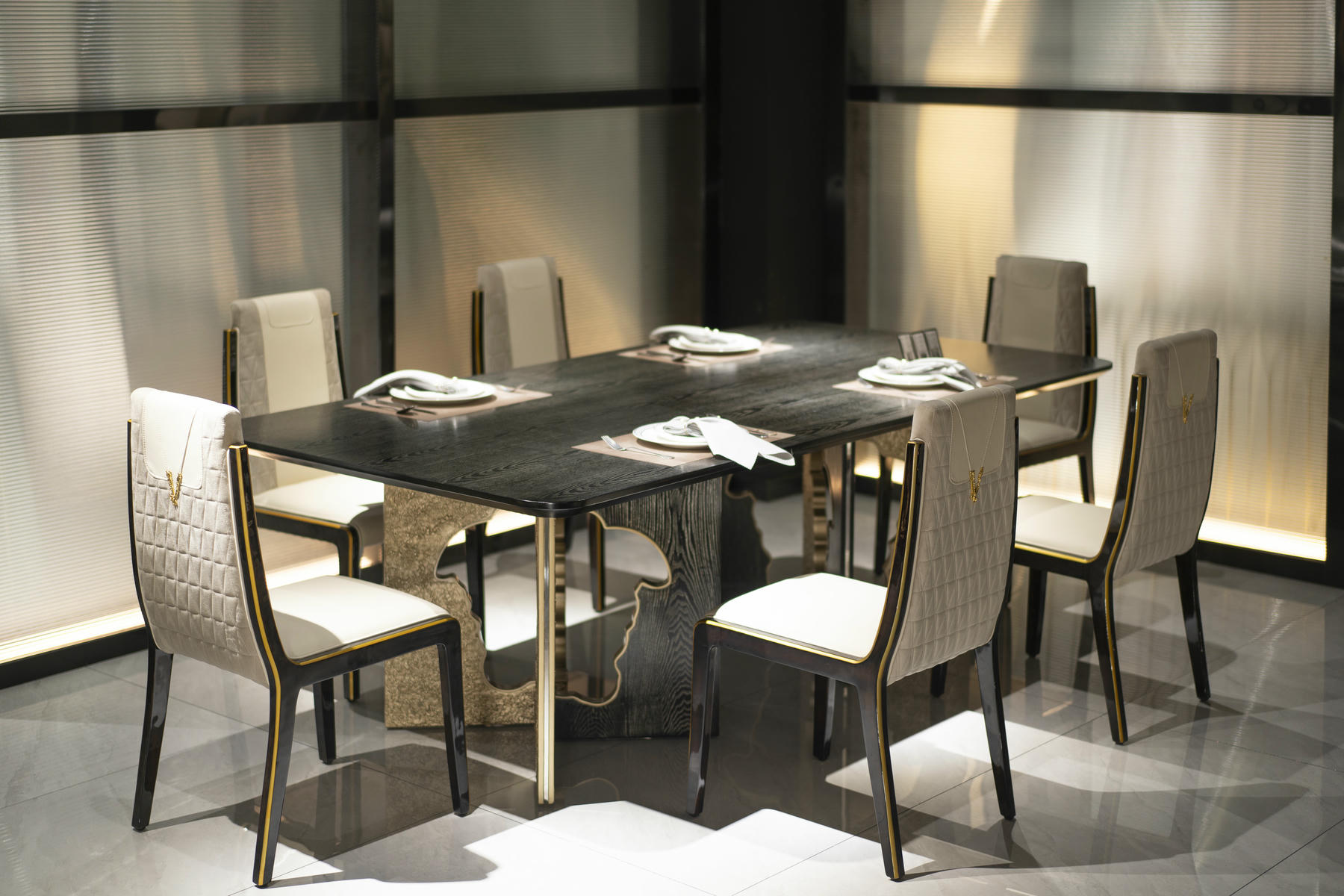 V-Dining Table